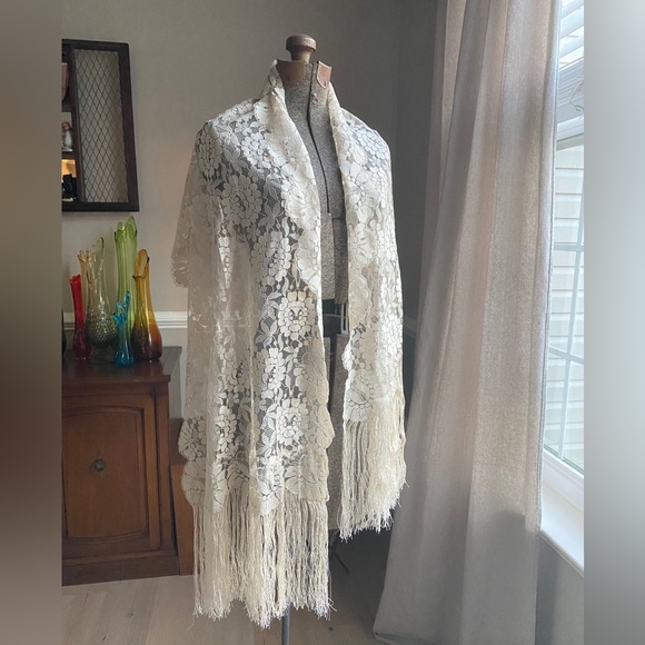 Elegant Vintage 70s Floral Lace Scarf/Shawl with fringe. Boho. Stevie Nicks - Picture 2 of 6